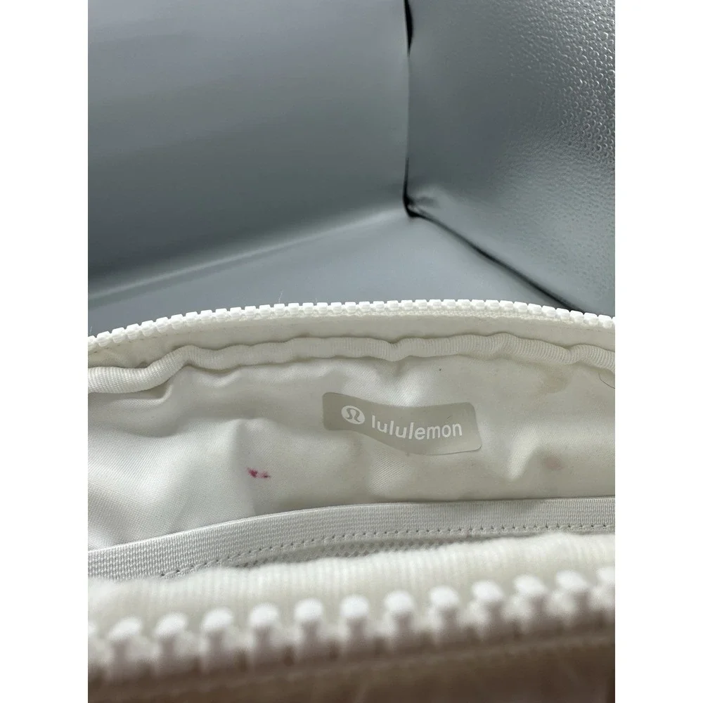 Lululemon Everywhere Wunder Puff White Belt Bag Crossbody Large 2L Fanny Pack